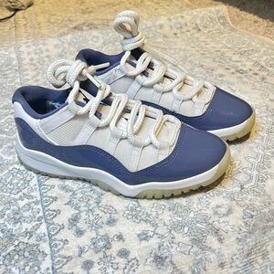 Jordan 11 retro low diffused blue size 1Y